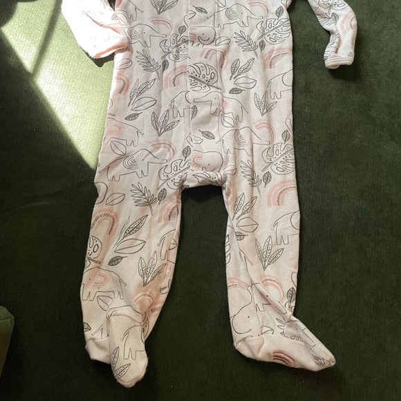 Magnetic Me baby girl footie 6-9  months - Picture 5 of 5